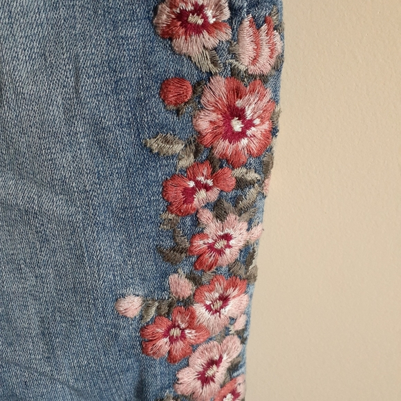 A&F High Rise Skinny Floral Embroidered - Picture 6 of 8